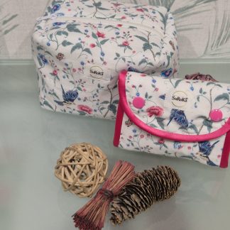 Kit de Aseo 2 Piezas Artesanal en Algodón OEKO-TEX – Neceser Cuadrado + Bolsa Plegable ​Modelo Romantic